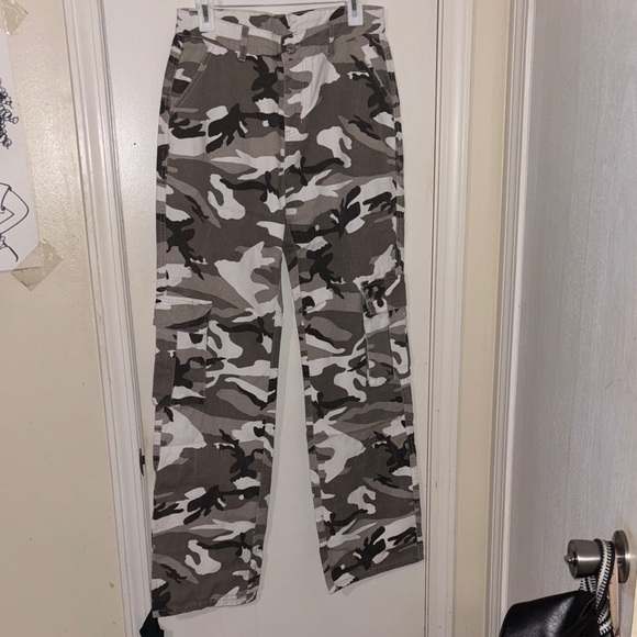 SHEIN Tall L Camouflage Pants - Picture 1 of 3